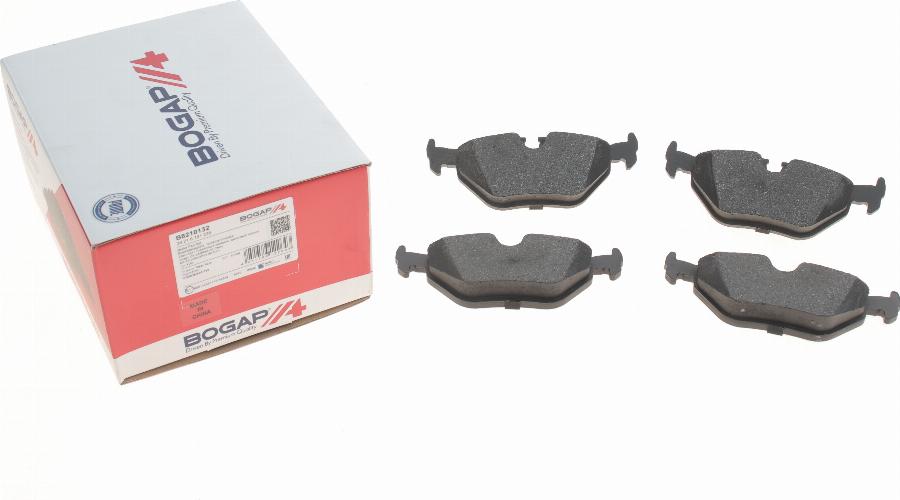 BOGAP B8210132 - Kit de plaquettes de frein, frein à disque cwaw.fr