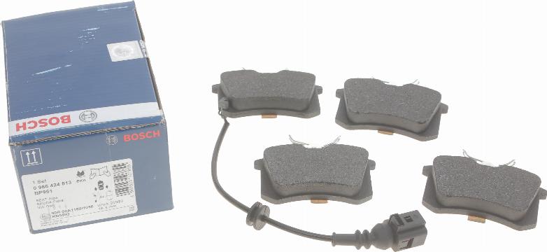 BOSCH 0 986 424 813 - Kit de plaquettes de frein, frein à disque cwaw.fr