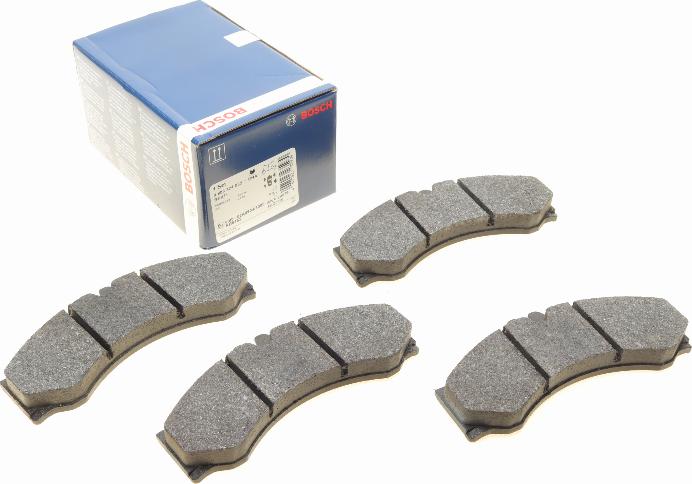 BOSCH 0 986 424 832 - Kit de plaquettes de frein, frein à disque cwaw.fr