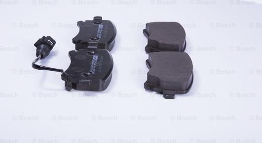 BOSCH 0 986 BB0 576 - Kit de plaquettes de frein, frein à disque cwaw.fr