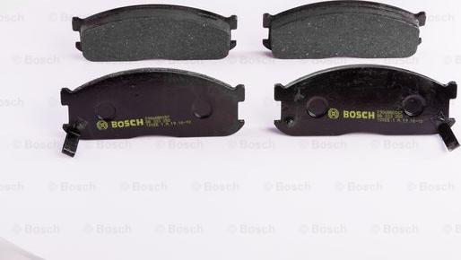 BOSCH 0 986 BB0 057 - Kit de plaquettes de frein, frein à disque cwaw.fr