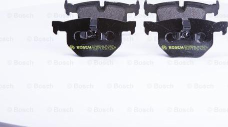 BOSCH 0 986 BB0 840 - Kit de plaquettes de frein, frein à disque cwaw.fr