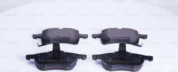 BOSCH 0 986 BB0 798 - Kit de plaquettes de frein, frein à disque cwaw.fr