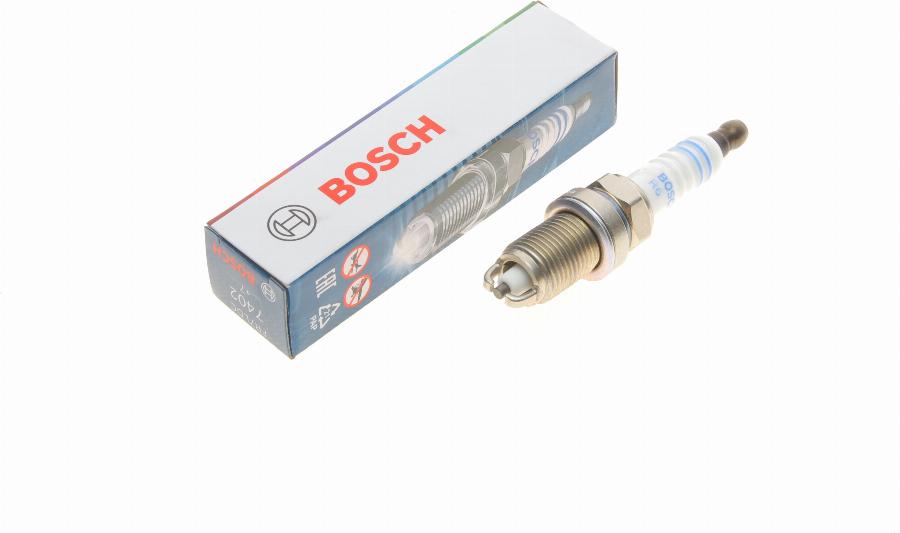 BOSCH 0 242 235 668 - Bougie d'allumage cwaw.fr