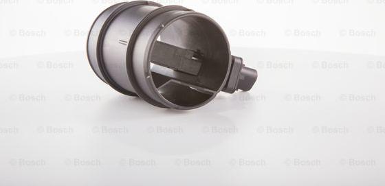 BOSCH 0 280 218 209 - Débitmètre de masse d'air cwaw.fr