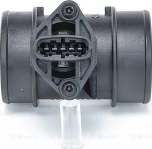 BOSCH 0 280 217 123 - Débitmètre de masse d'air cwaw.fr