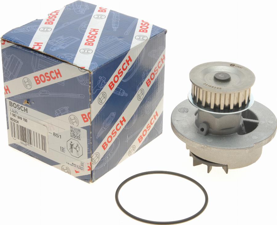 BOSCH 1 987 949 700 - Pompe à eau cwaw.fr