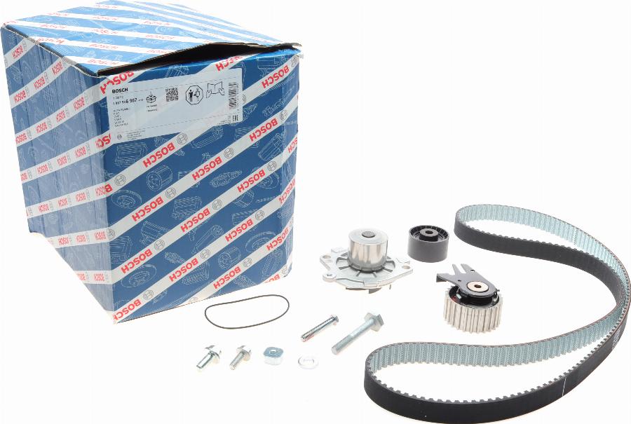 BOSCH 1987946987 - Pompe à eau + kit de courroie de distribution cwaw.fr