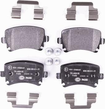 HELLA 8DB 355 011-771 - Kit de plaquettes de frein, frein à disque cwaw.fr