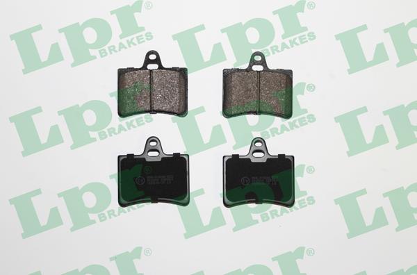 LPR 05P800 - Kit de plaquettes de frein, frein à disque cwaw.fr