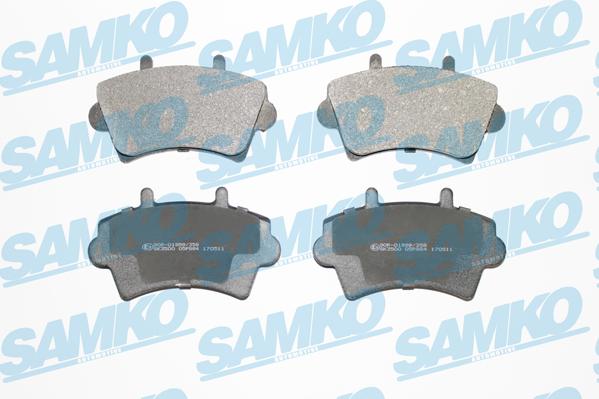 Samko 5SP884 - Kit de plaquettes de frein, frein à disque cwaw.fr