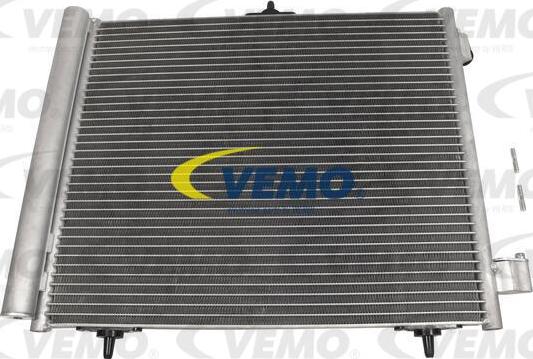 Vemo V22-62-0002 - Condensateur, climatisation cwaw.fr