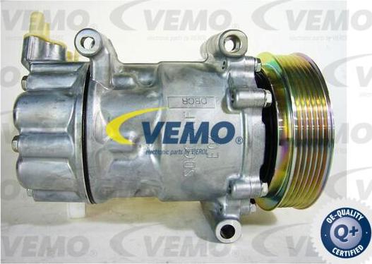 Vemo V22-15-0010 - Compresseur, climatisation cwaw.fr